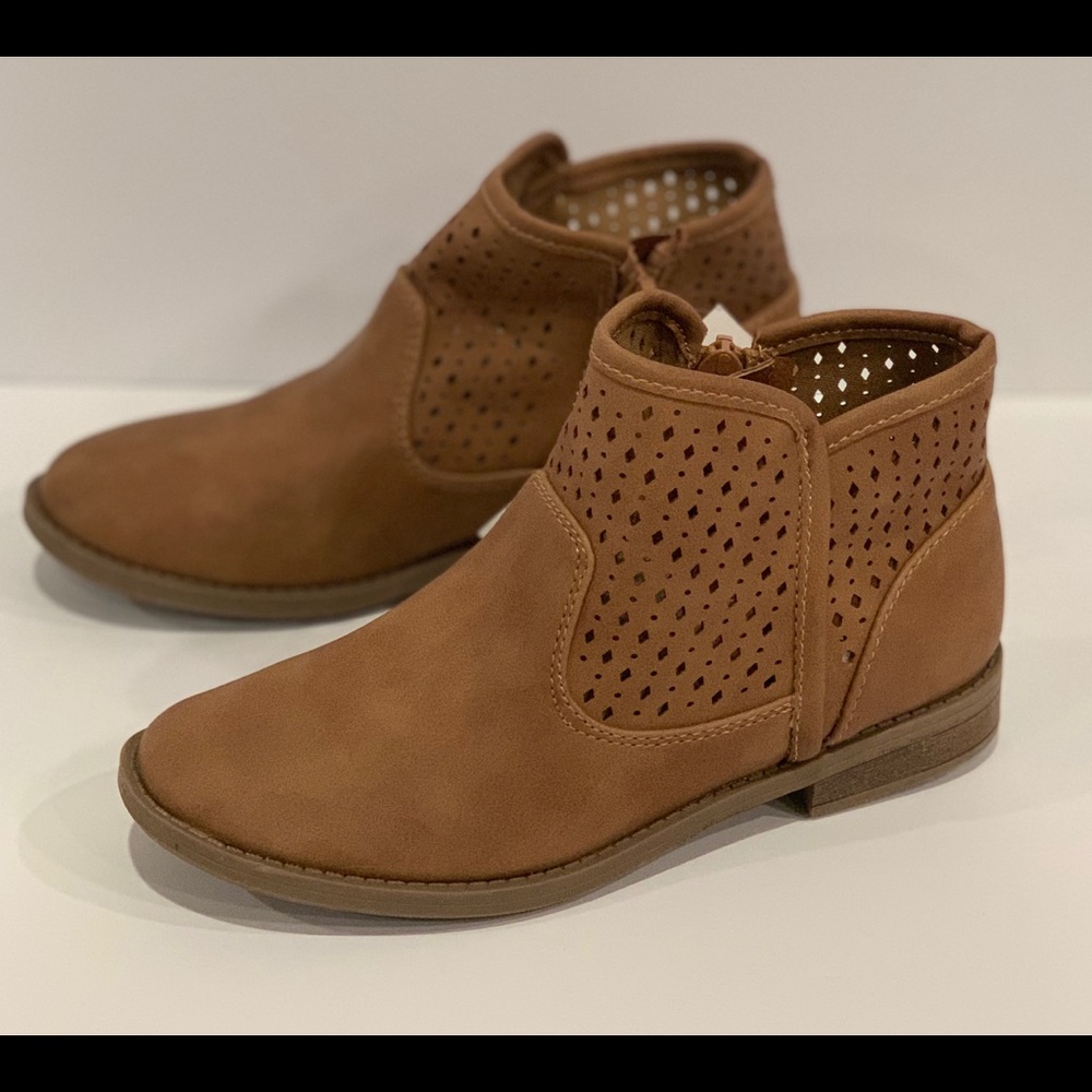 Cat & Jack Girls’ Roberta Zip Fashion Boots